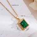 Collana in oro 18K con ciondolo di smeraldo quadrato e piccoli diamanti bianchi lucidi - Gemma 928-Quadrato