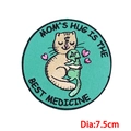 Round cat embroidery patch with Mom's Hug Is The Best Medicine text, 7.5cm size - Mom's Hug Cat / Dia 7.5cm