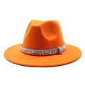 Orangefarbener Wollfilzhut mit einem funkelnden, mit Strass verzierten Hutband - Orange
