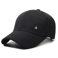 Berretto da baseball nero classico da uomo con emblema in metallo argento su fondo bianco - Regolabile / Nero
