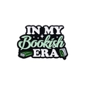 Spilla in metallo con testo IN MY Bookish ERA e grafiche di libri in verde - Stile Bookish Era (QHXZ2016)