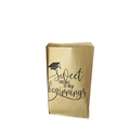 Détail du sac cadeau de remise des diplômes en kraft avec texte et icône de chapeau - Lot de 10 / Kaki
