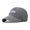 Dettaglio del ricamo 3D AWESOME su cappellino da baseball in cotone lavato grigio scuro - Regolabile / Grigio