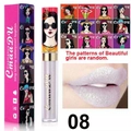 Macro-opname van zilveren glitter lipgloss 08 met een leuke anime-illustratie erop - Kleur 08-Zilver Glitter