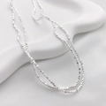 Collana minimalista in ematite argentata con perline quadrate su tessuto bianco - Perlina Quadrata Bombata (2#) / 2*2mm / Argento