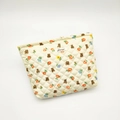 Pochette trapuntata con orsetti marroni e fiori colorati su tessuto color crema - Orso di Fiori