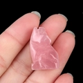 Mini statuetta di lupo in quarzo rosa con intaglio dettagliato e finitura lucida - Forma di lupo / Quarzo rosa