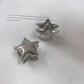 Orecchini a perno a stella d'argento con finitura metallica lucida per le donne - Fibbia per Orecchio a Stella Argentata