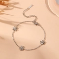 Silver daisy bracelet with O-chain and lobster clasp on a minimalist aesthetic background - Silver Daisy Bracelet (L306)