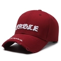 Casquette bordeaux délavée avec broderie FABLE blanche et détails de bord déchiré - Réglable / Rouge