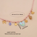 Collar tejido bohemio rosa con corazón azul y colgantes dorados sobre fondo rosa - 3#Corazón