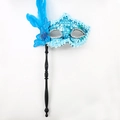 Masque de mascarade bleu à paillettes avec plumes et tige pour déguisement chic - Paillettes Bleues - Main Détachable / Bleu