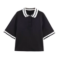 Polo da donna nera a maniche corte con bordo a onde bianco e colletto con bottoni - S / Nero