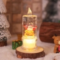 Nahaufnahme der LED-Weihnachtskerze mit Weihnachtsmann-Figur und warmem Lichteffekt - Stil B