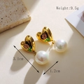 Detailansicht der Herz-Tulpen-Perlenohrringe mit Abmessungen und Gewichtsangaben - Gold Herz Tulpe Perle Stil (A067-5)
