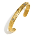 Brazalete abierto bañado en oro 18K con motivos celestiales y circonitas azules - Estilo del Mundo del Tarot (Brazalete Dorado)