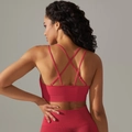 Conjunto de yoga rosa rojo sin costuras con sujetador cruzado y leggings de talle alto - S / Rojo