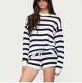 Dettaglio di top in maglia a righe e pantaloncini con coulisse in bianco e nero - Taglia S / Blu navy