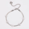 Dettaglio cavigliera a catena snake argento con piccoli fiori e ciondolo a cuore - Bracciale Argento