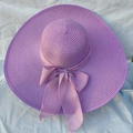 Cappello di paglia viola a tesa larga per donna con elegante nastro a fiocco - Taglia Unica (55-58cm) / Viola