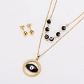 Dettaglio del set collana in acciaio dorato con perline a occhio nero e pendente - Nero Oro