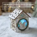 LED Holzhäuschen Weihnachtsbaumschmuck mit Schneemann-Motiv und blauem Licht, 7x5x8cm - Stil B / LED Schneemann