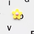 Pendentif fleur DIY jaune à cinq pétales avec centre rose et trou de suspension - Jaune