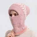 Cagoule tricotée rose d'hiver avec boutons décoratifs et col en fausse fourrure - Rose