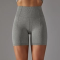 Detail van de naadloze grijze yoga shorts met hoge taille en honingraat textuur stof - Grijs