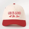 Casquette rétro bicolore avec broderie 'GOD IS GOOD' et visière rouge contrastée - Beige et Rouge