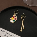 Orecchini asimmetrici dorati artistici con tavolozza colori e ciondolo a pennello - Clip per orecchio dorato / Oro