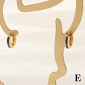 Detail of 18K gold-plated hinged hoop earrings with dark blue enamel on art stand - 3*11mm / Blue