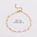 Vista detallada de la pulsera de perlas barrocas hecha a mano con cadena de oro 19+4cm - Dorado 4mm