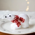 Beflockter weißer Eisbär-Weihnachtsanhänger mit rotem Schal und Aufhängung, 11cm - Stil B