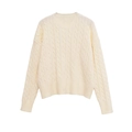 Détail du motif torsadé classique sur un pull en tricot beige avec des poignets côtelés - S / Abricot