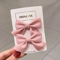 Lot de deux barrettes à cheveux en satin rose pour filles sur une carte de présentation - Rose (1 Paire)