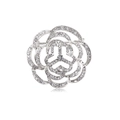 Silberne Kamelienbrosche mit funkelnden Strasssteinen und eleganter Metalloberfläche - Silber Kamelien-Stil (C673-B)
