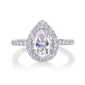 Primer plano de anillo de moissanita corte pera con halo y banda de plata pura - Talla US 6 / Moissanita de 1,5 ct
