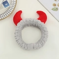 Diadema suave de felpa gris con cuernos rojos para maquillaje y cuidado facial - Diadema Individual / Gris
