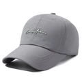 Gorra de béisbol gris de secado rápido con bordado Consistance blanco en el frente - Ajustable / Gris claro