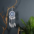 Blau-weißer Evil Eye Traumfänger mit handgefertigten Federn und Boho-Perlen Dekor - Ms9435a / Wie abgebildet