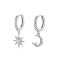 Détail de boucles d'oreilles asymétriques étoile et lune argentées avec zircons - Argent Étoile Lune Pendant