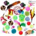 Lot de 26 jouets pour chats comprenant des plumes, souris en peluche et balles sonores - Lot No. 64
