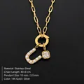 Collana in acciaio inossidabile placcato oro 14K con pendente a U di perle e cristallo - Lettera U