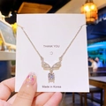 Collier argenté avec pendentif ailes d'ange, zircons et perle sur carte de support - Grande Goutte Aile Argent