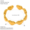 Détail de la bague en acier inoxydable plaqué or 18K avec motifs cœurs liés - Style Plusieurs Cœurs (SR420G)