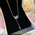 Collana in acciaio al titanio argento con ciondolo a farfalla e zirconi su scatola - Stile pendente lungo in zircone a farfalla (X592) / Argento