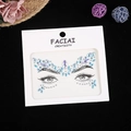 Exquisite irisierende blaue Gesicht-Strasssteine auf weißer Karte für Party-Makeup - Fantasie Blau