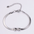 Bracciale a catena serpente in acciaio argentato con ciondolo a simbolo dell'infinito - Color Acciaio
