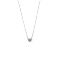 Collier minimaliste avec pendentif cœur torsadé en argent sur un fond blanc épuré - Cœur Minimaliste (K Blanc 2007)
